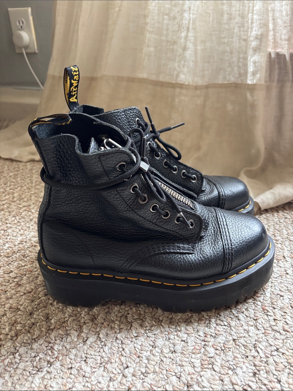 Dr. Martens Platform Sinclair Leather Boots size 39/8 - Picture 8 of 9